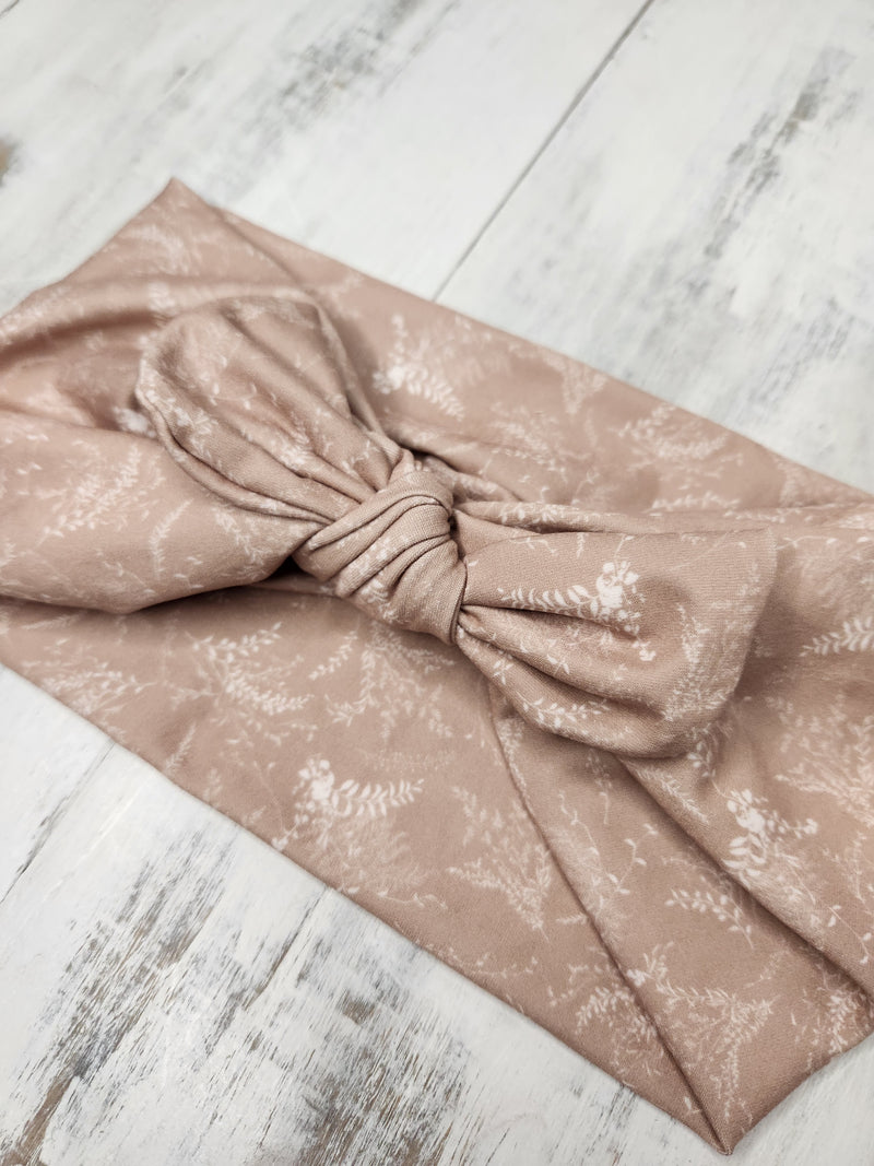 Headhug tan floral