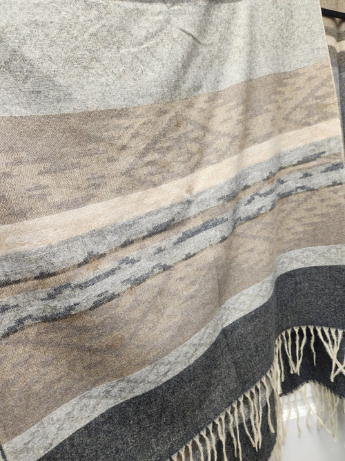 L'Anse Aztec Shawl (Grey)