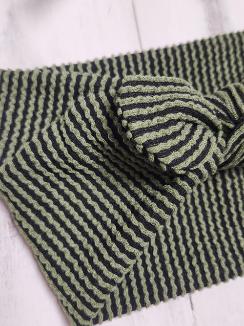 Defying Green & Black Texture Faux Bow Headhug